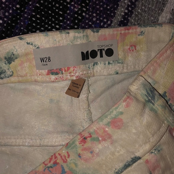 Flowery topshop shorts - Picture 7 of 8